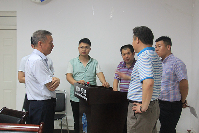 楊榮杰老師與企業代表交流